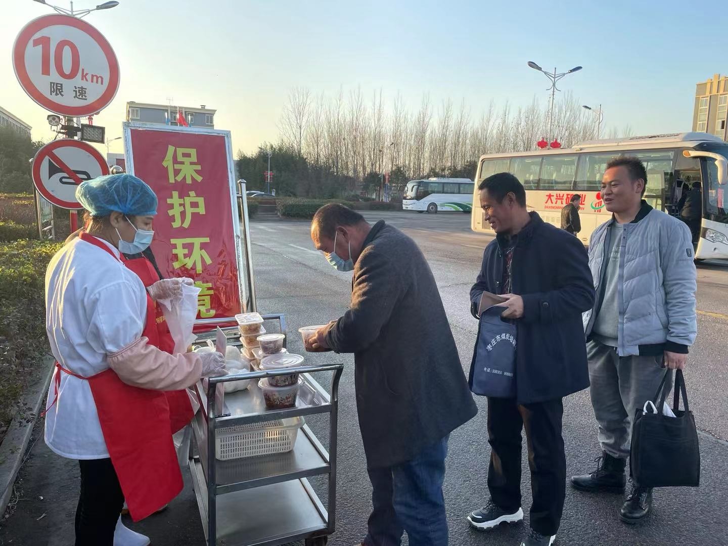 大興礦業(yè)公司食堂暖心服務(wù)獲點贊.jpg